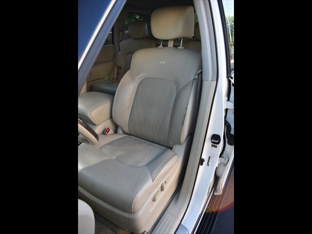 Used 2014 INFINITI QX80 2WD w/ Deluxe Touring Package image 17