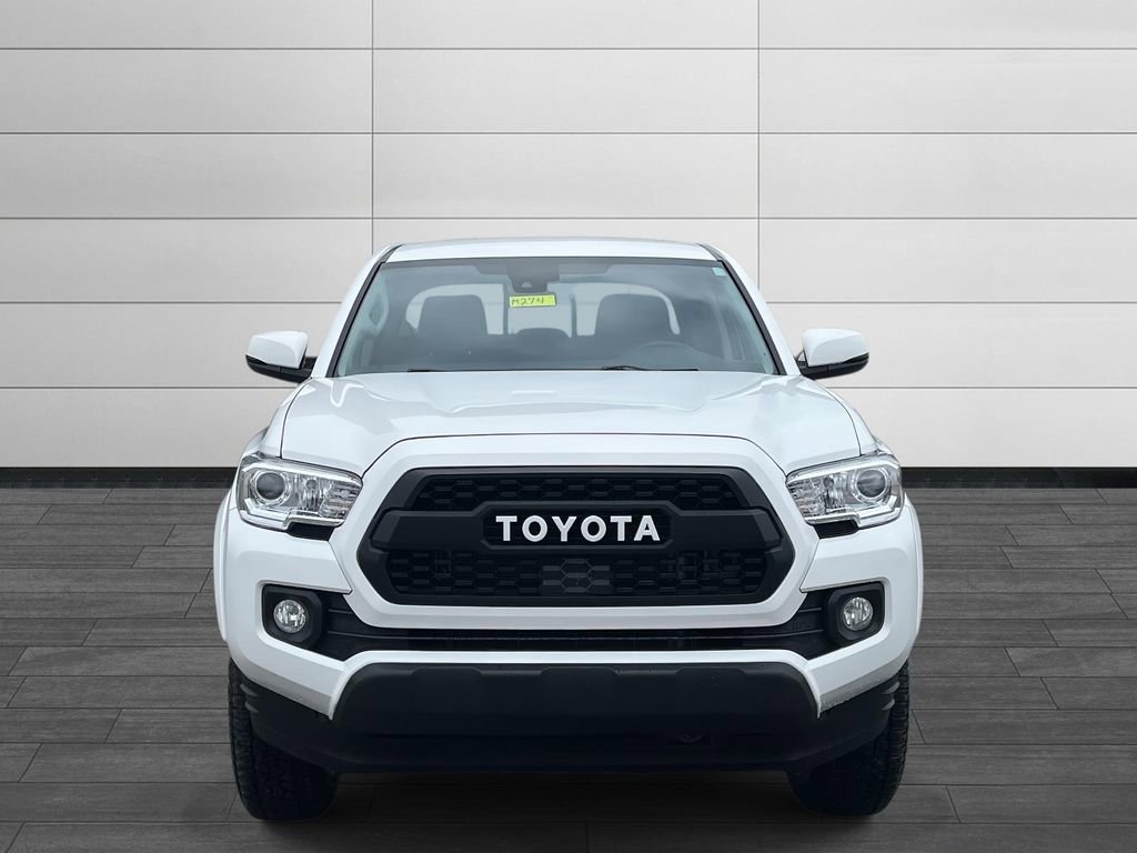 Used 2023 Toyota Tacoma SR5 w/ Technology Package image 8