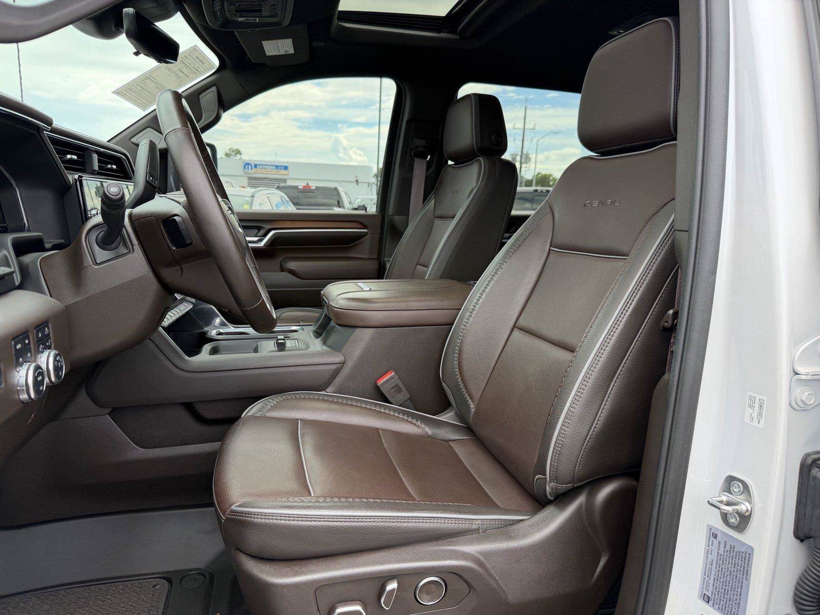 Used 2024 GMC Sierra 3500 Denali w/ Denali Reserve Package AWD/4WD image 15