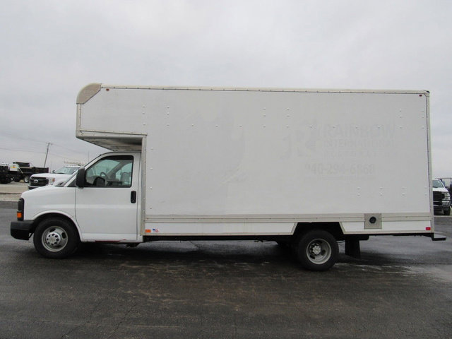 Used 2015 Chevrolet Express 4500 Extended RWD image 8