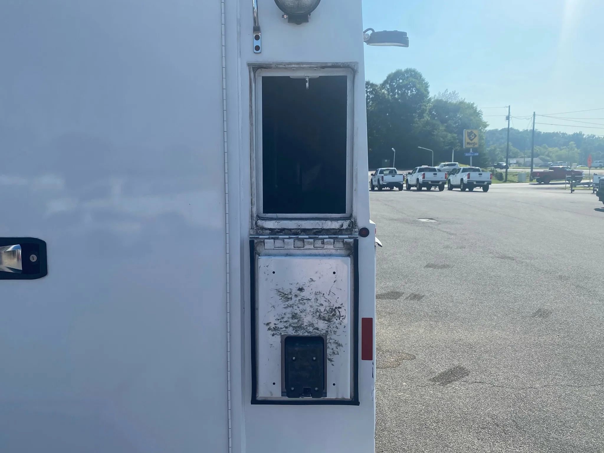 Used 2016 Chevrolet Express 3500 2D RWD image 25