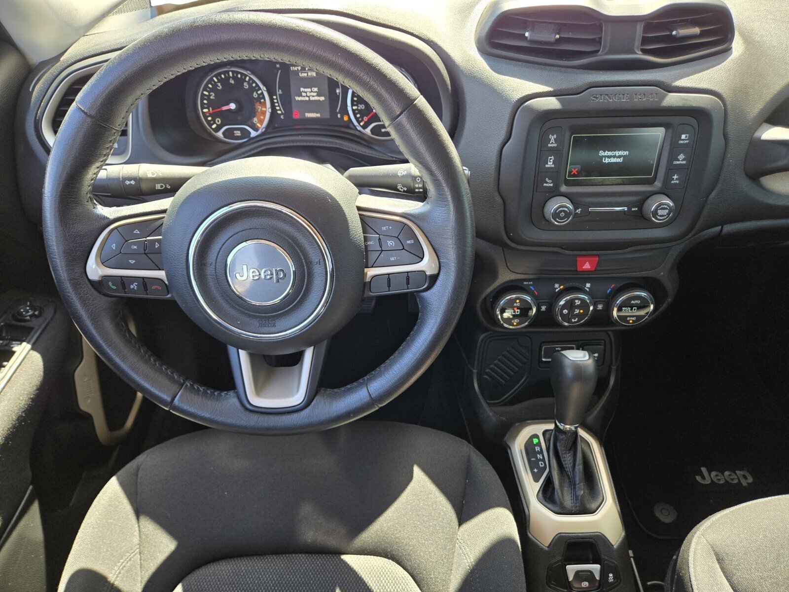 Used 2016 Jeep Renegade Latitude w/ Popular Equipment Group FWD image 9
