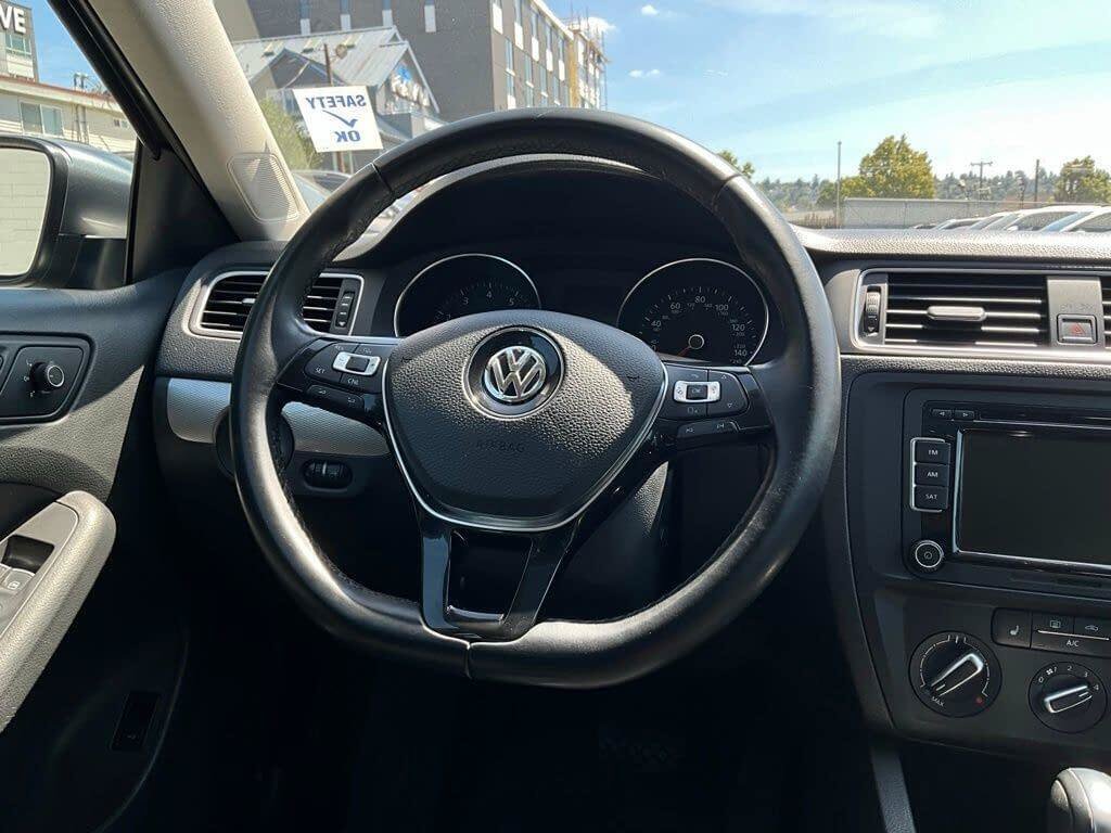 Used 2015 Volkswagen Jetta SE FWD image 18