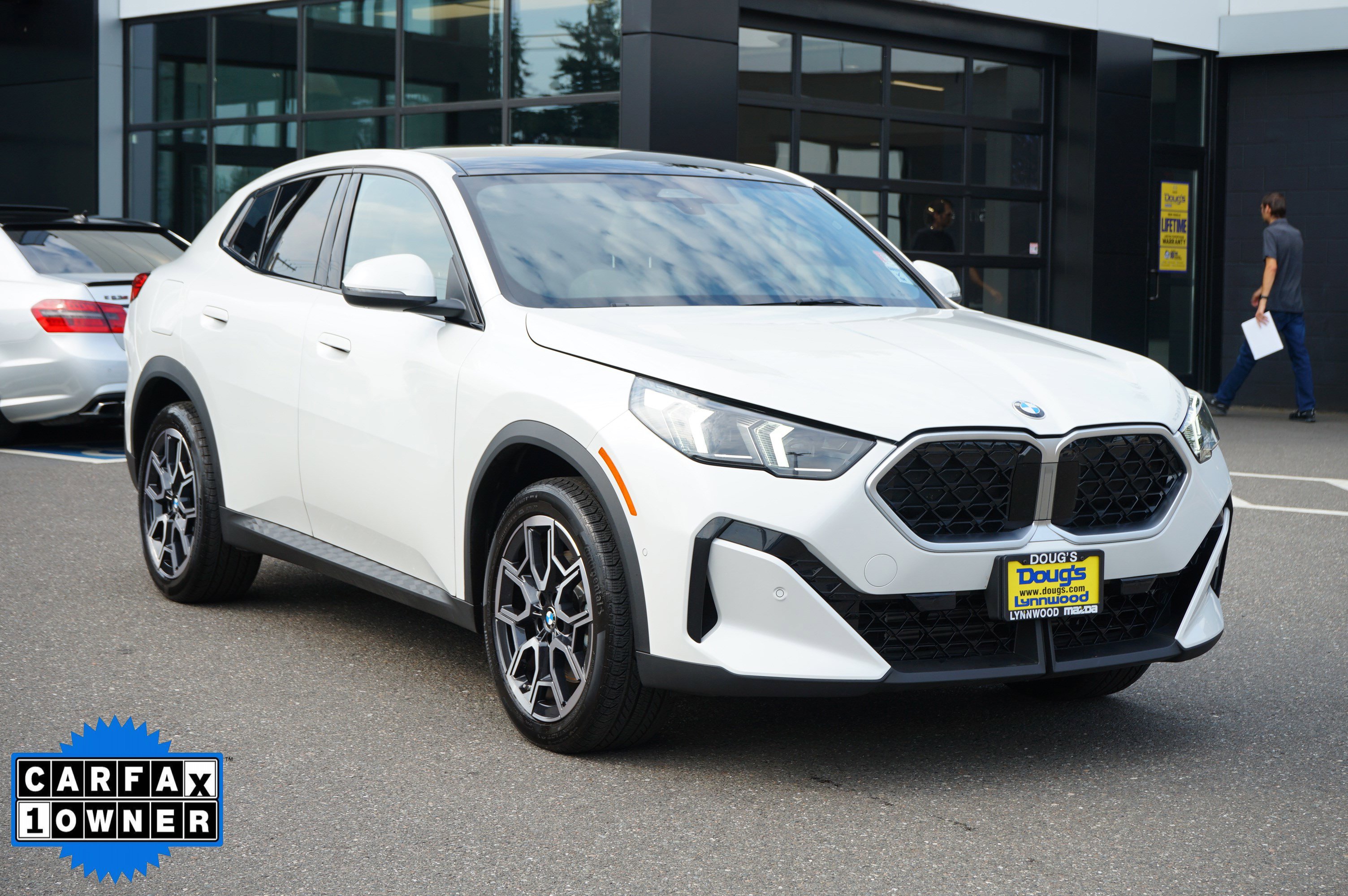 Used 2025 BMW X2 xDrive28i w/ Convenience Package image 1