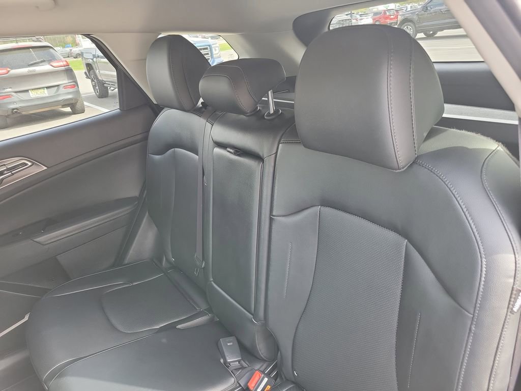 Used 2025 Kia Sportage EX FWD image 31