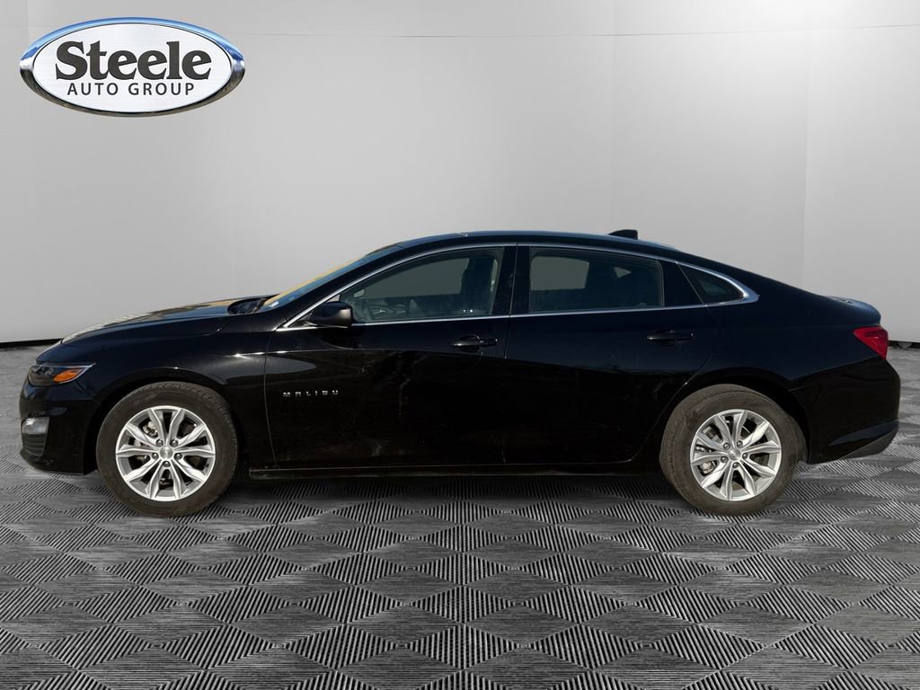 Used 2025 Chevrolet Malibu LT image 2