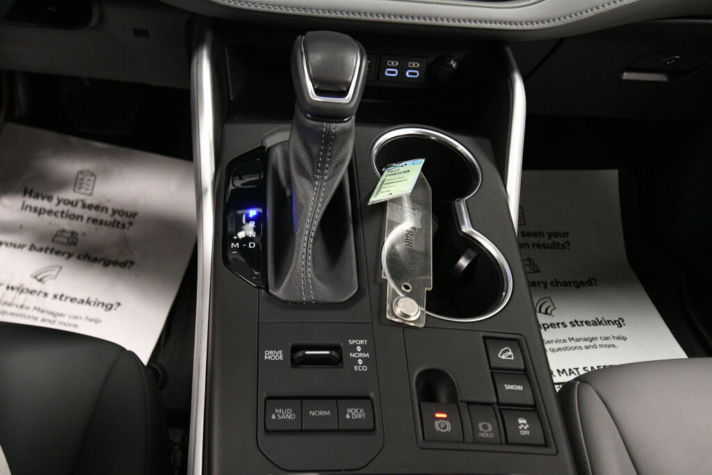 Certified 2023 Toyota Highlander XLE image 16