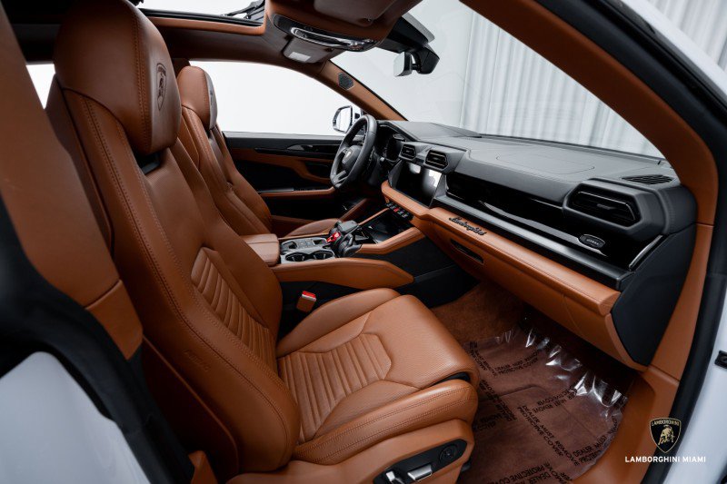 Used 2025 Lamborghini Urus SE image 42