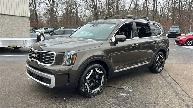 Used 2024 Kia Telluride S w/ S Sunroof Package image 2