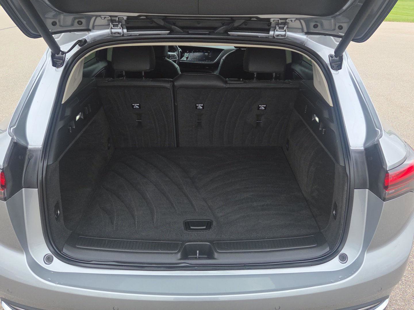 Used 2023 Buick Envision Essence FWD image 5