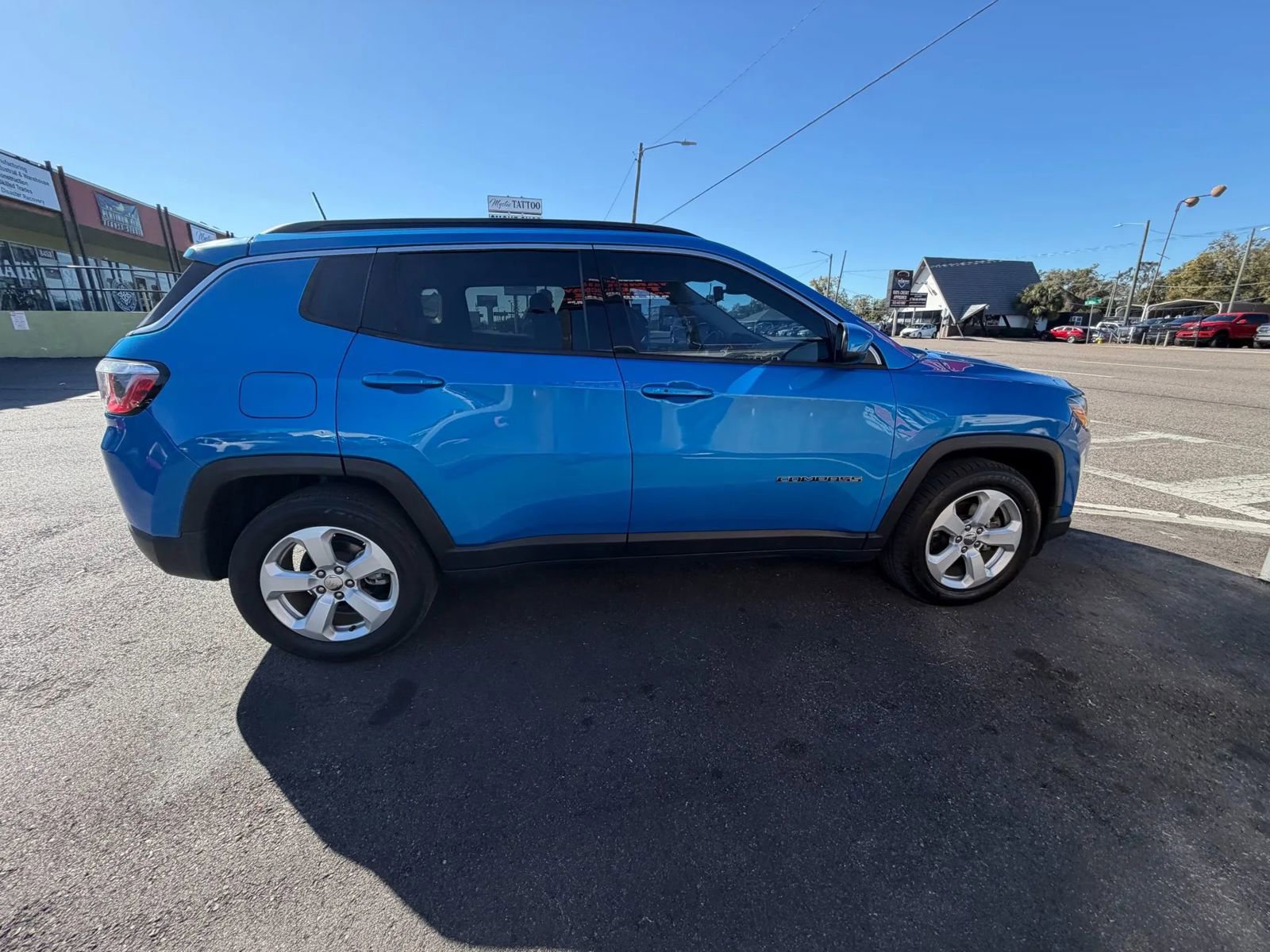 Used 2019 Jeep Compass Latitude FWD image 9