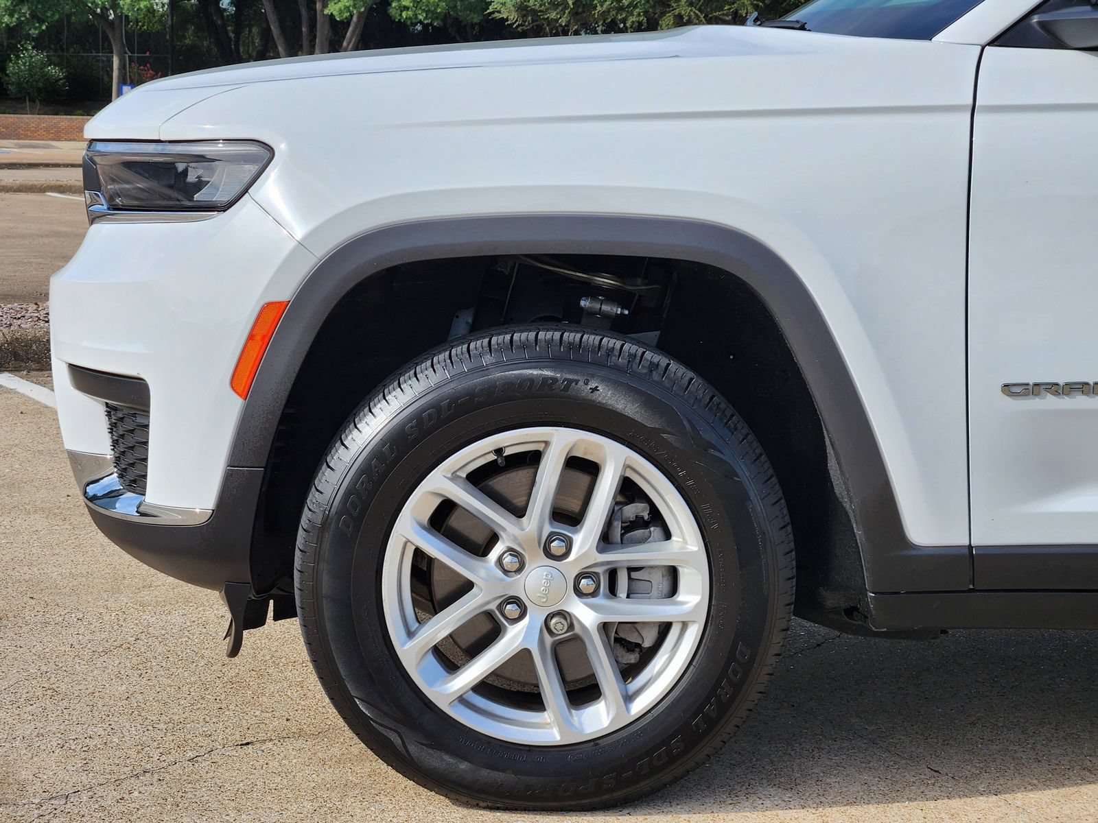 Used 2023 Jeep Grand Cherokee L Laredo w/ Luxury Tech Group I AWD/4WD image 8