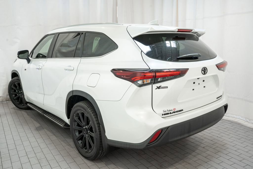 Used 2024 Toyota Highlander XLE image 3