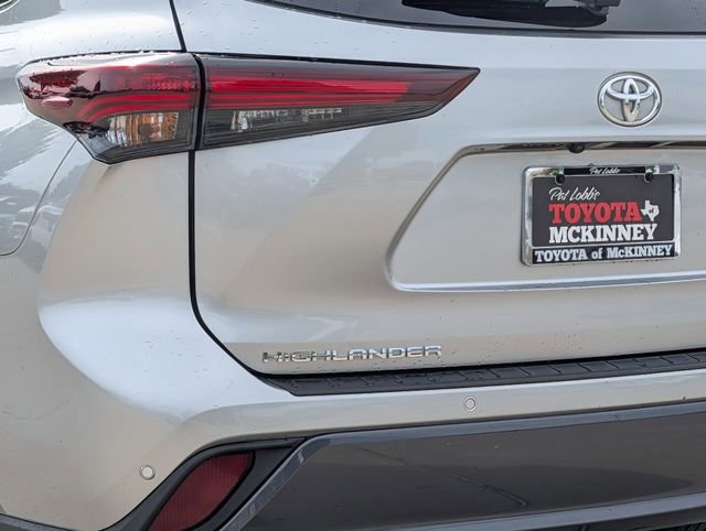 Used 2024 Toyota Highlander Limited image 8