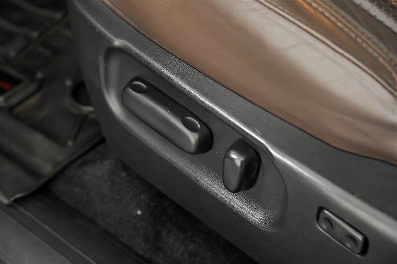 Used 2020 Toyota Tacoma Limited AWD/4WD image 18