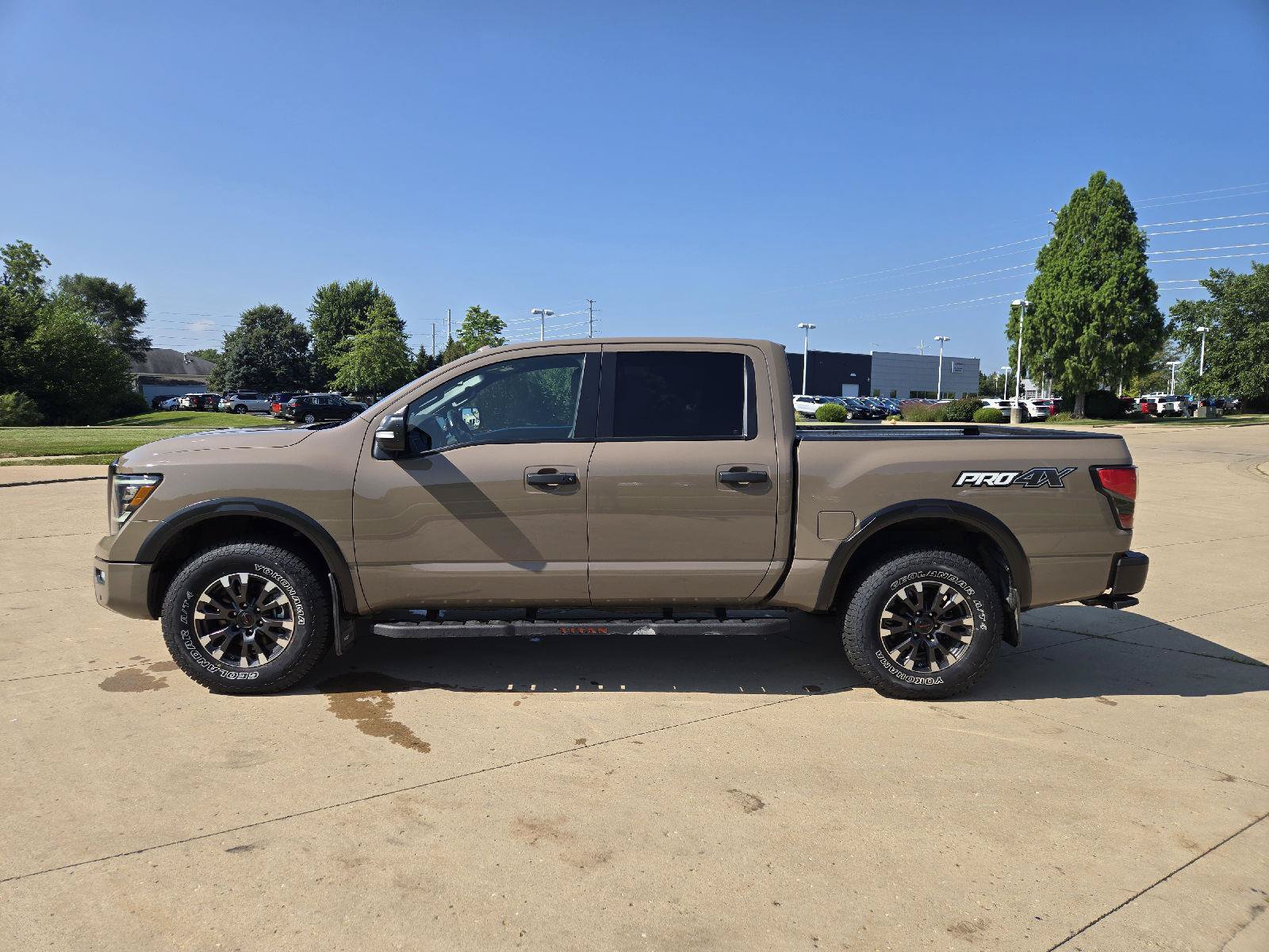 Used 2020 Nissan Titan PRO-4X w/ Pro-4x Utility Package AWD/4WD image 5