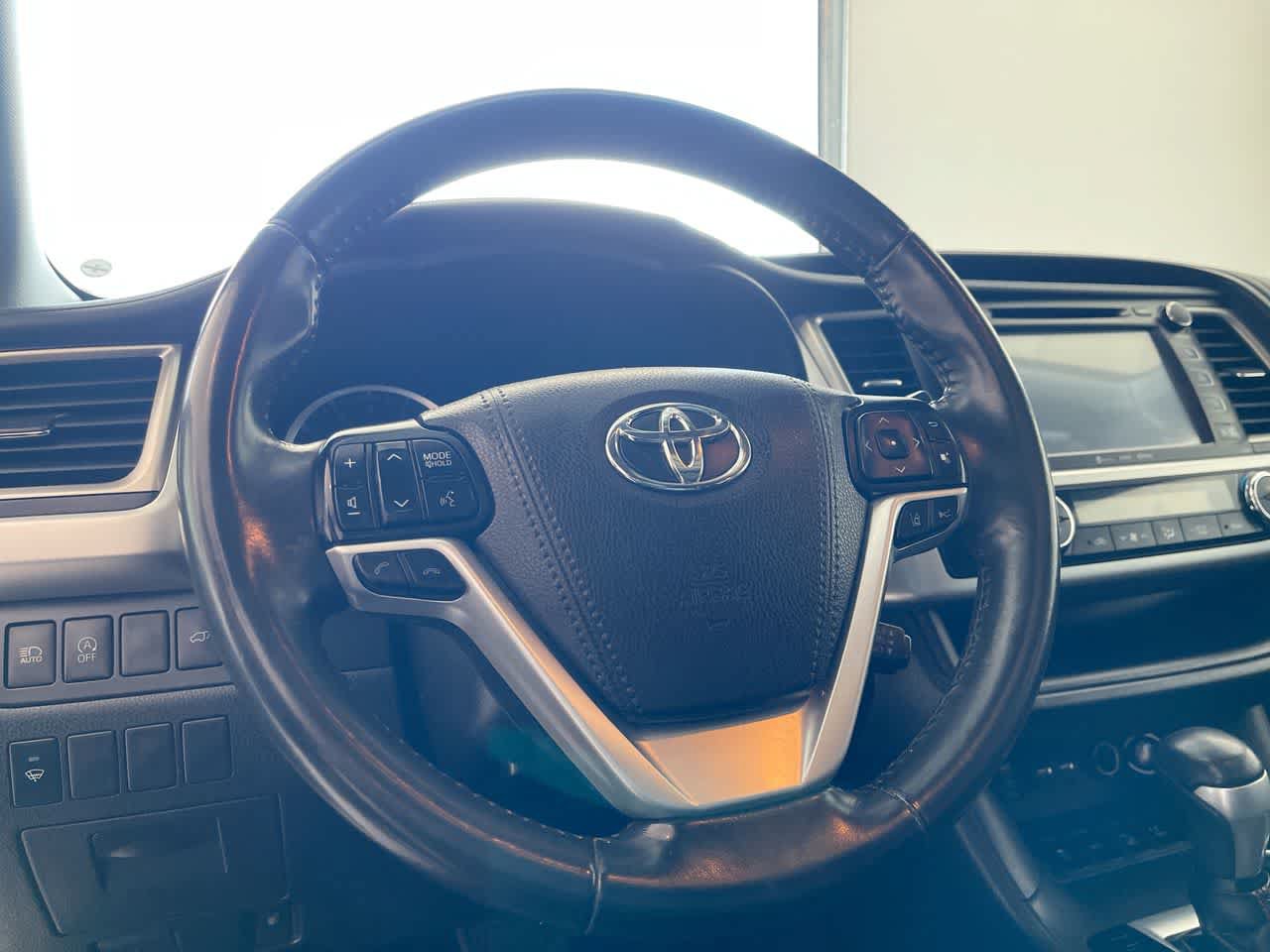 Certified 2019 Toyota Highlander SE AWD/4WD image 14