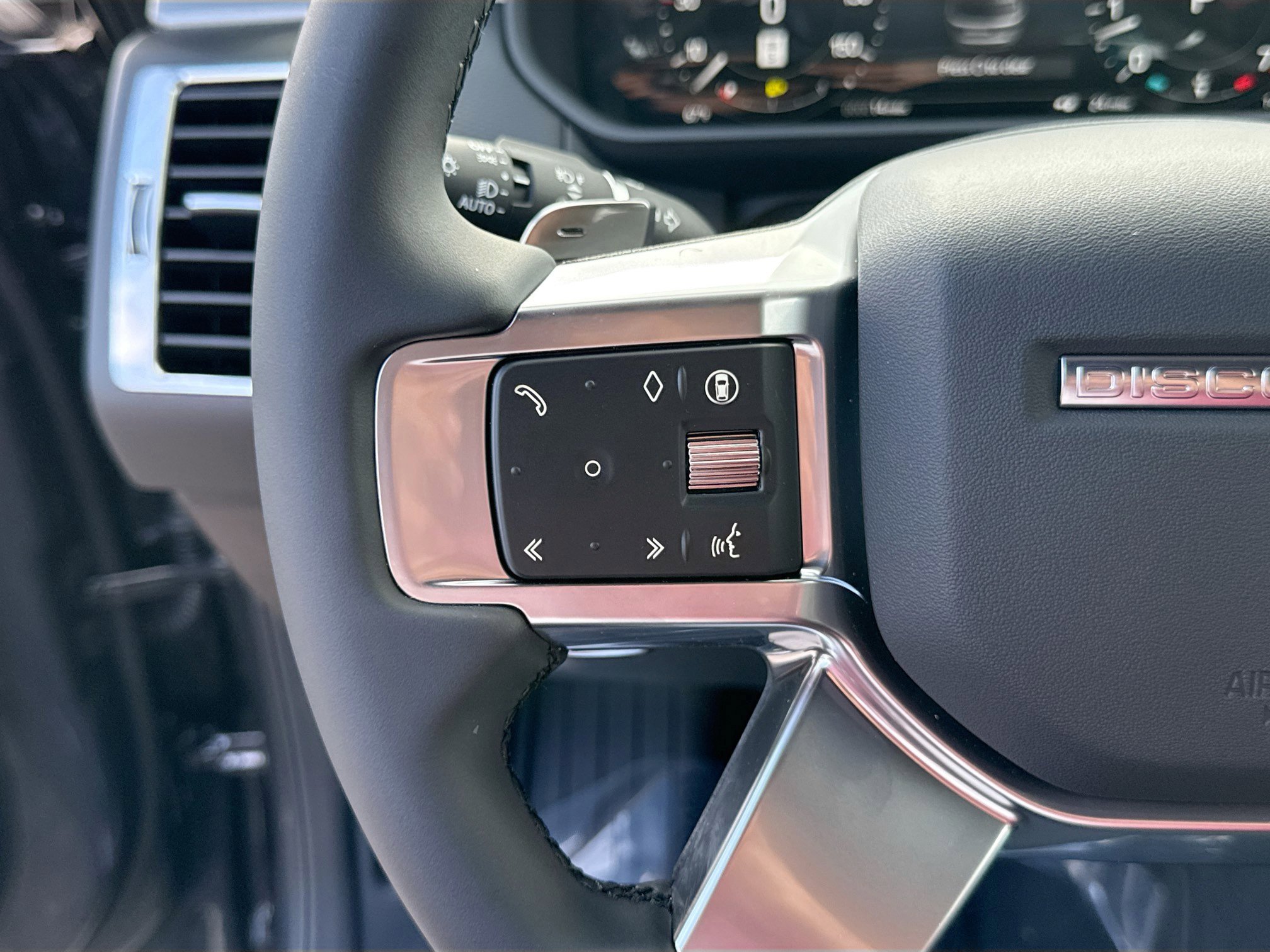 New 2026 Land Rover Discovery Limited Edition image 39