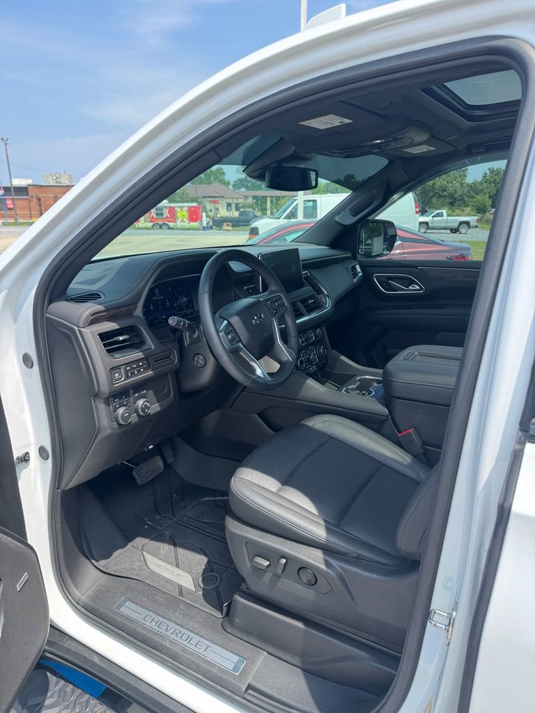 Used 2024 Chevrolet Tahoe Z71 w/ Luxury Package AWD/4WD image 10