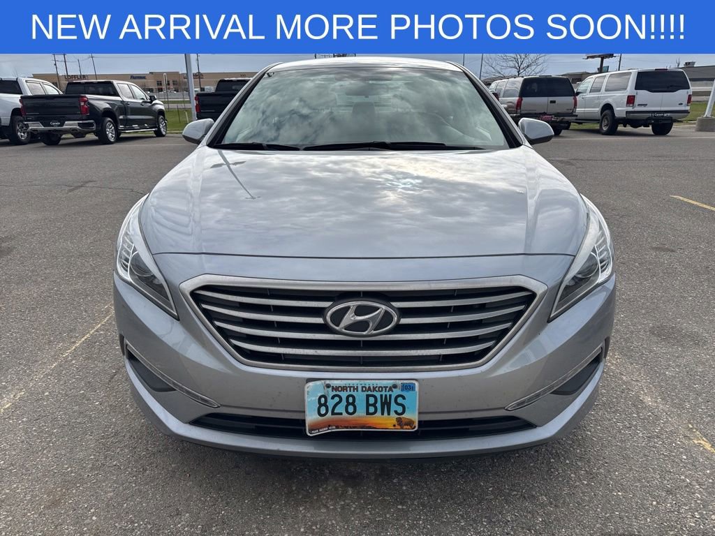 Used 2015 Hyundai Sonata SE FWD image 2