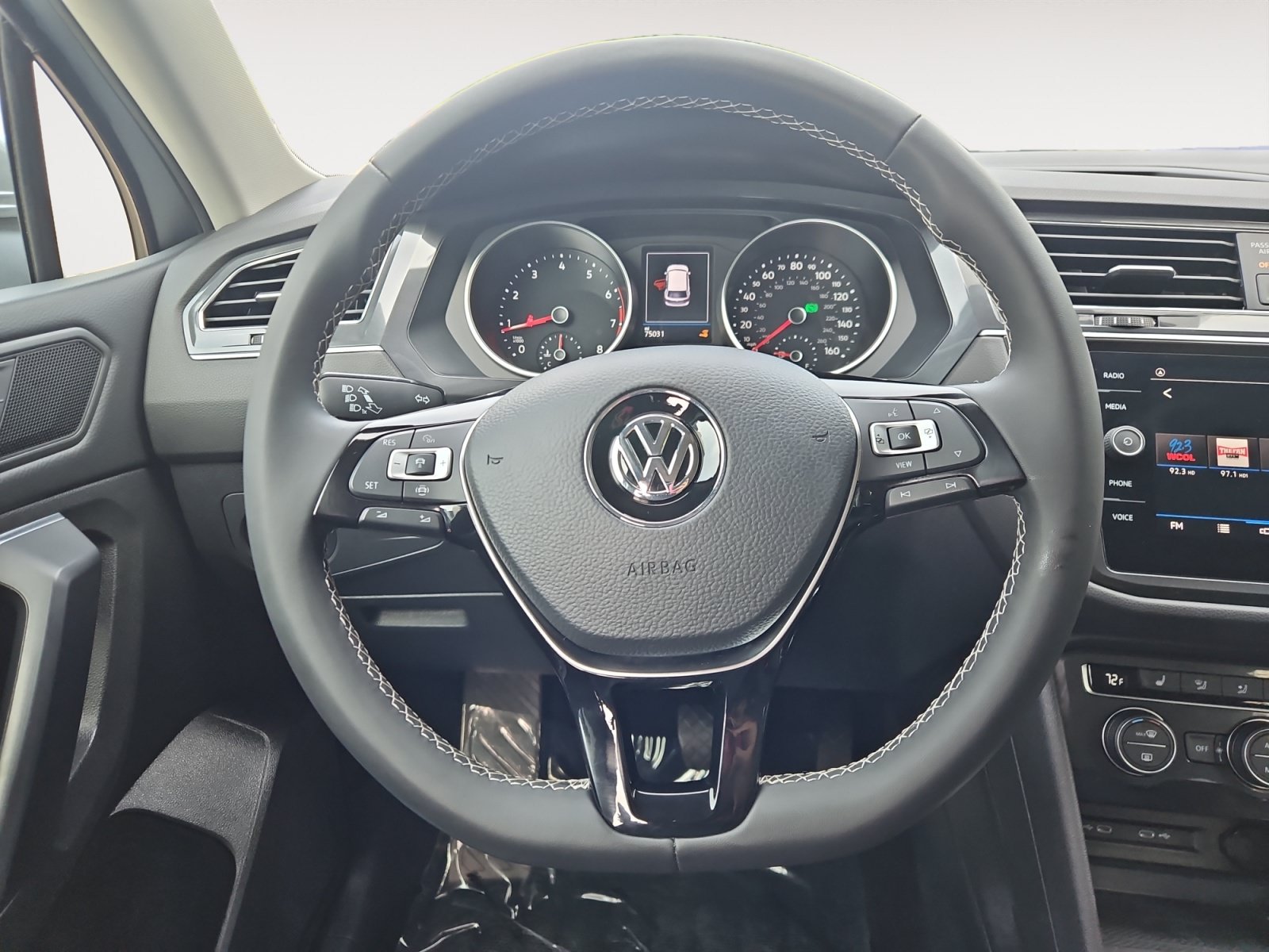 Used 2021 Volkswagen Tiguan SE FWD image 12