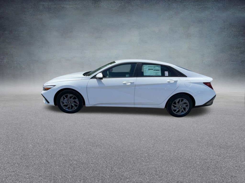Used 2025 Hyundai Elantra Blue image 14