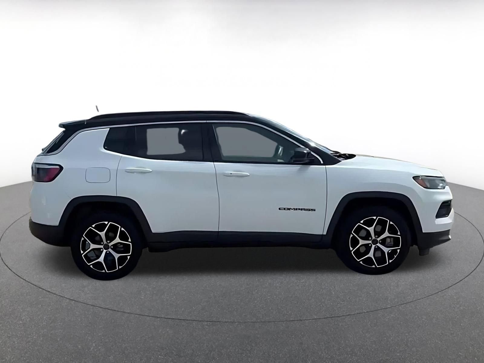 Used 2025 Jeep Compass Limited image 13