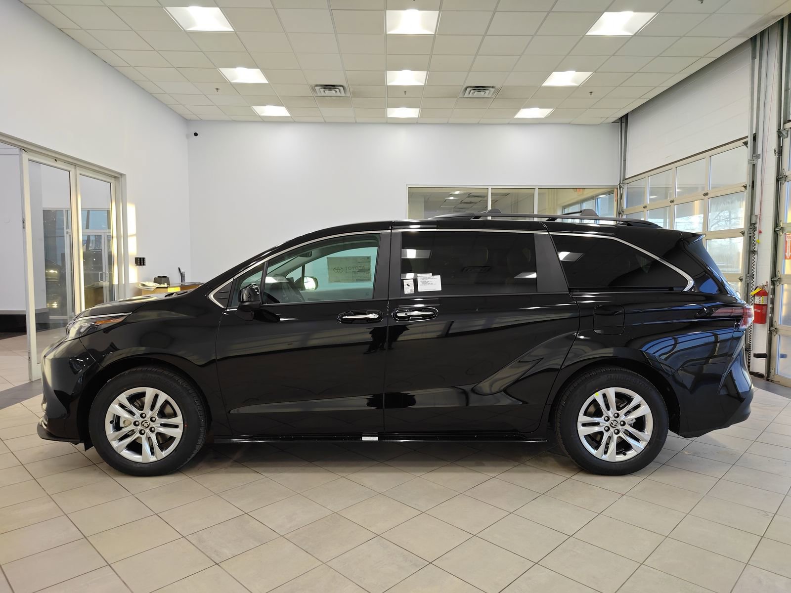 New 2026 Toyota Sienna XLE image 6