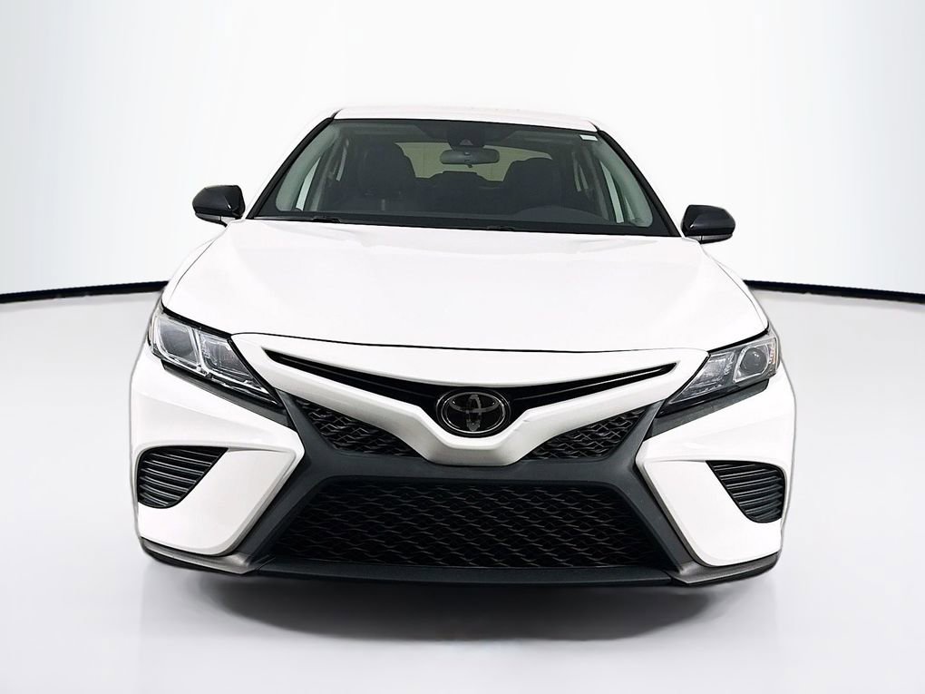 Used 2020 Toyota Camry SE FWD image 2