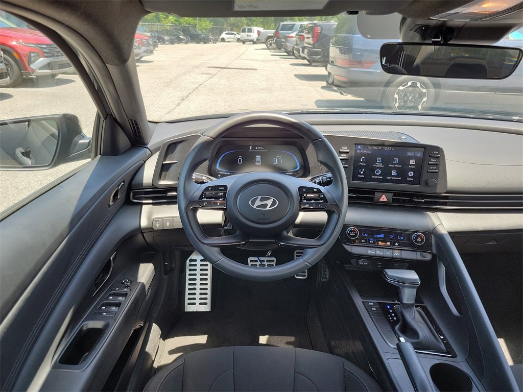 Used 2025 Hyundai Elantra Sport image 29