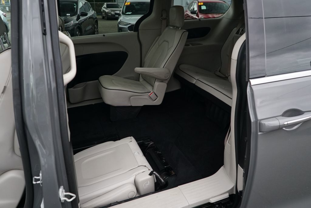 Used 2021 Chrysler Pacifica Limited w/ Premium & Safety Sphere Group AWD/4WD image 20