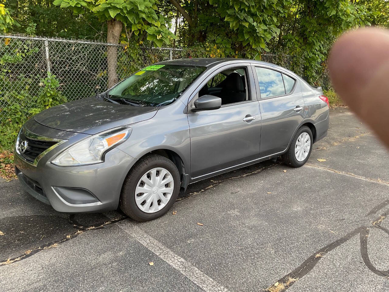 Used 2016 Nissan Versa SV FWD image 4