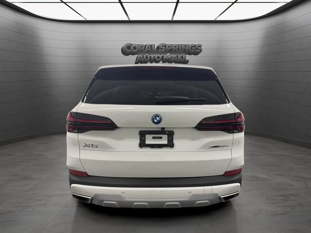 Used 2025 BMW X5 xDrive50e AWD/4WD image 4