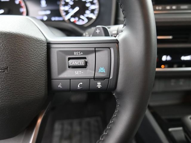 Used 2025 Nissan Rogue SV image 28