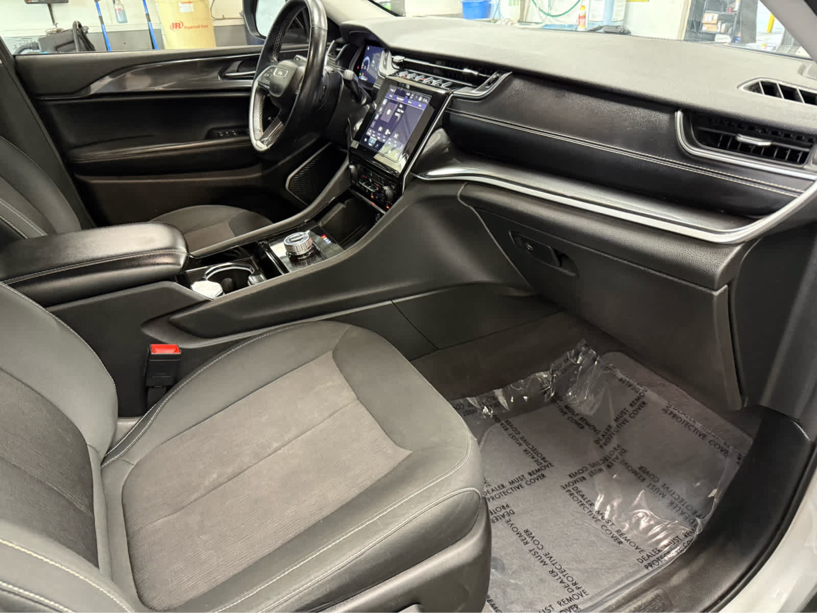 Used 2022 Jeep Grand Cherokee L Laredo w/ Luxury Tech Group I AWD/4WD image 35