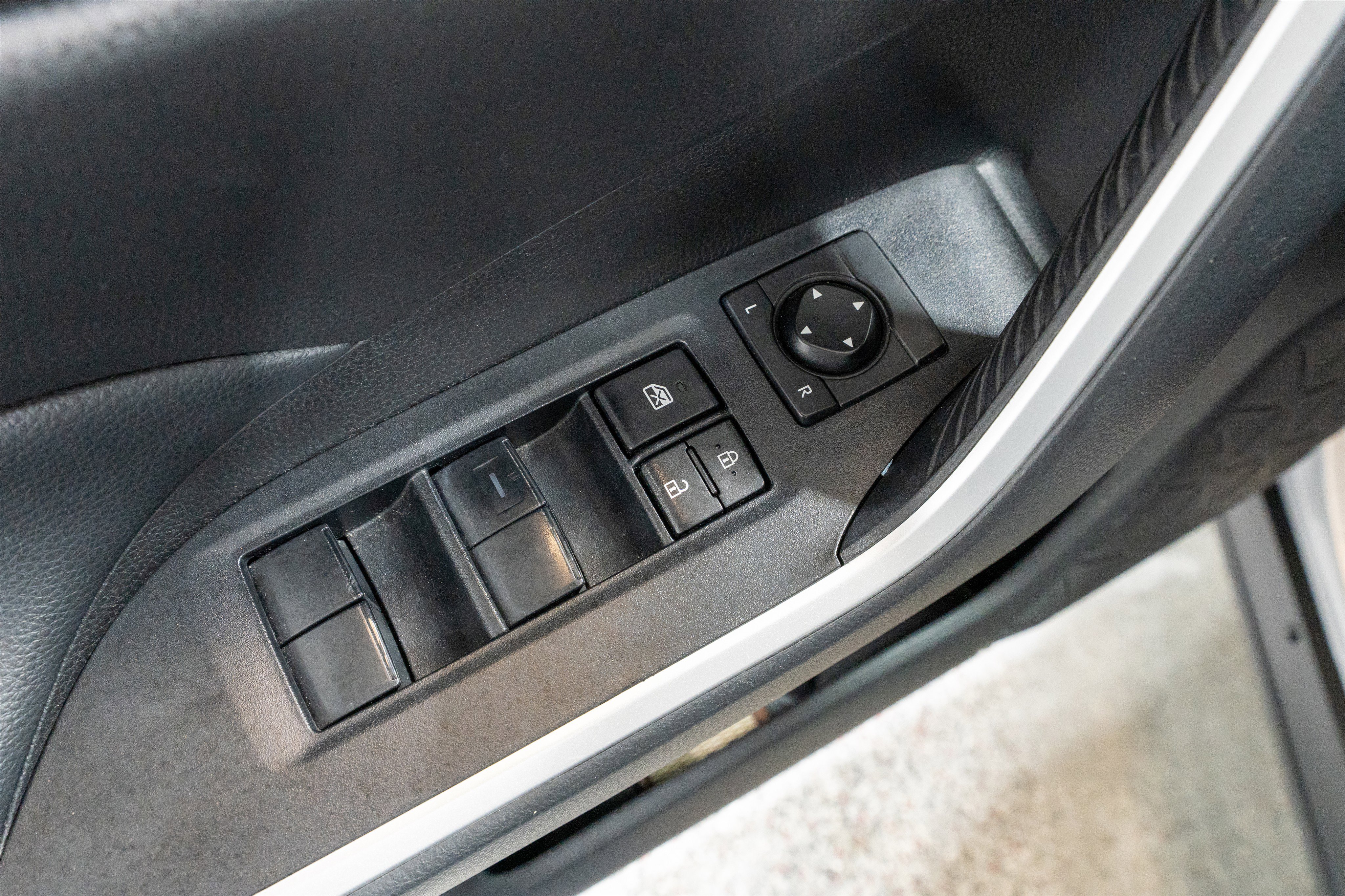 Used 2022 Toyota RAV4 LE image 13