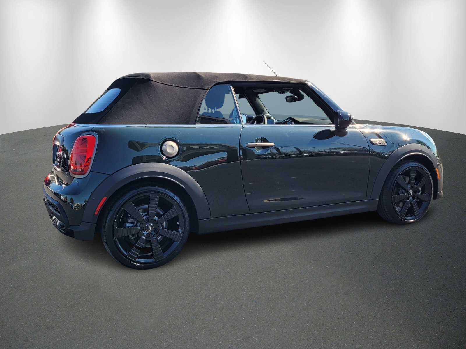 Used 2023 MINI Cooper S w/ MINI Resolute Edition image 7