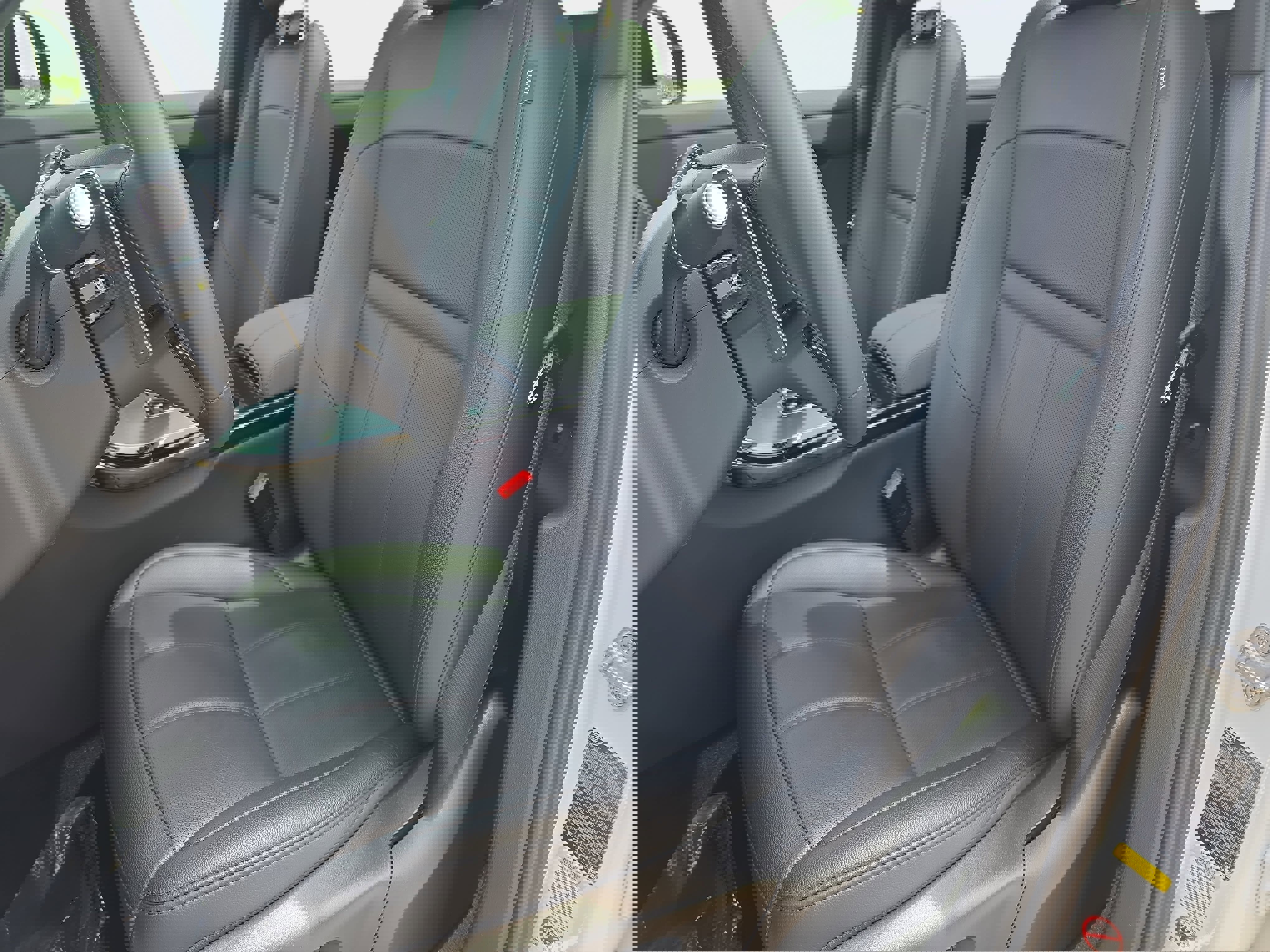 Certified 2025 Land Rover Range Rover Evoque Dynamic SE image 15