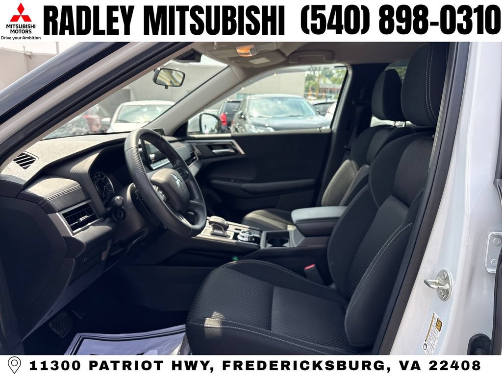 Used 2022 Mitsubishi Outlander ES AWD/4WD image 3