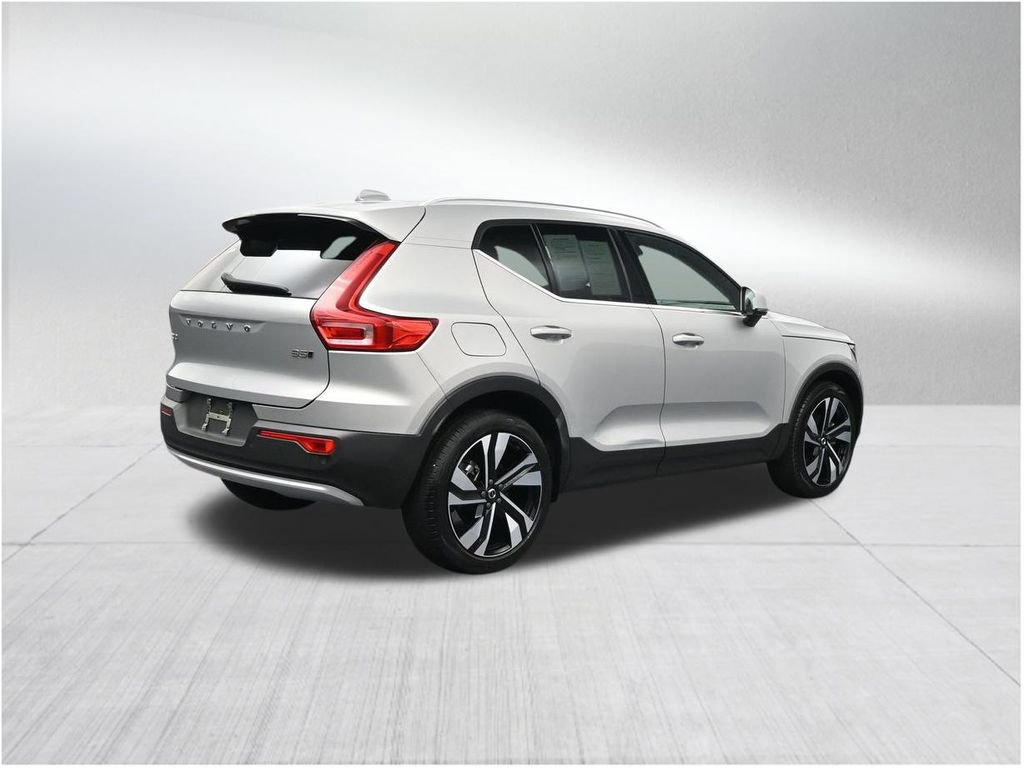 Used 2023 Volvo XC40 B5 Plus AWD/4WD image 5