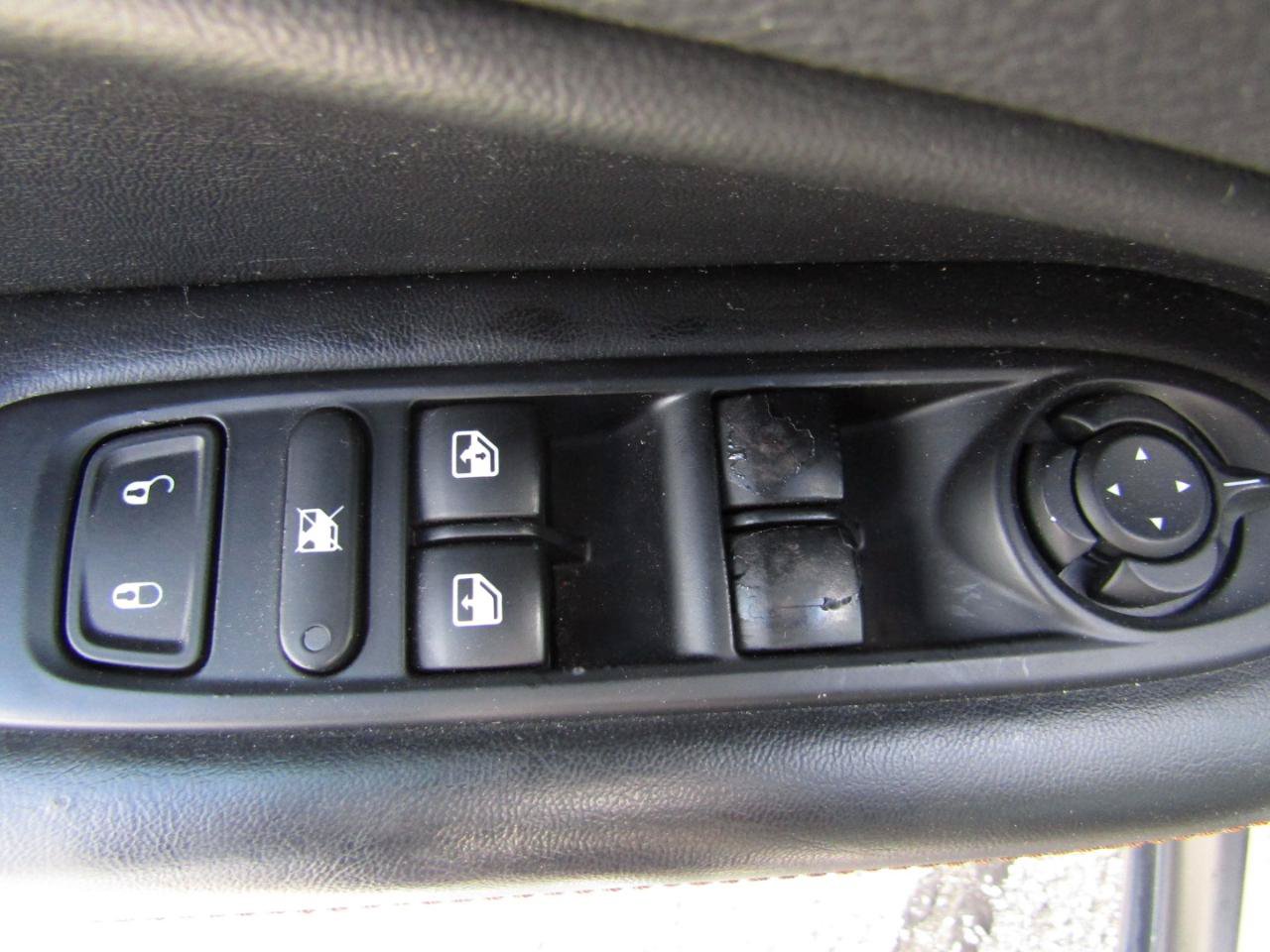 Used 2018 Jeep Compass Sport w/ Cold Weather Group FWD image 11