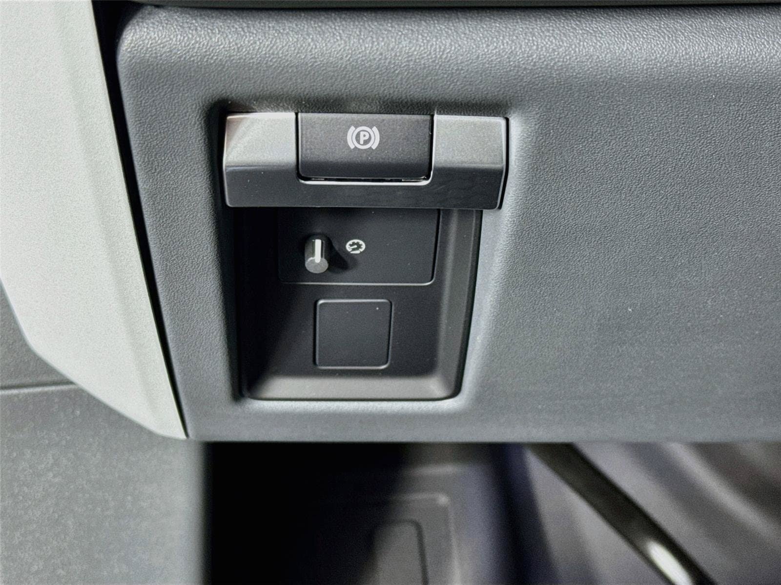 New 2026 Land Rover Defender 110 X-Dynamic SE AWD/4WD image 10