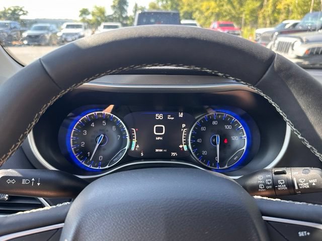 Used 2024 Chrysler Pacifica Touring-L FWD image 23
