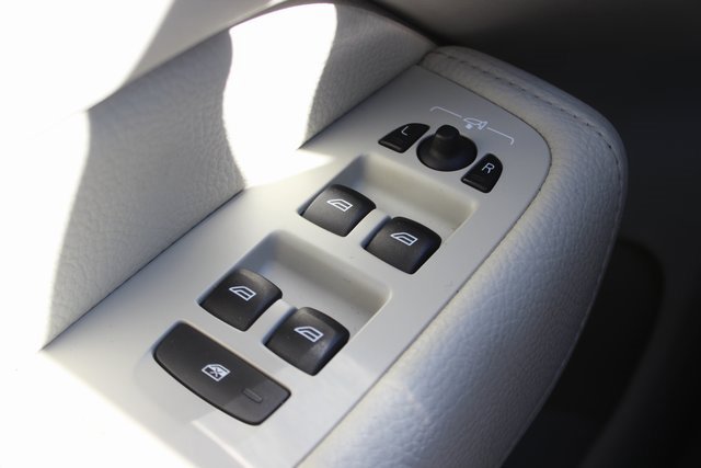 Used 2018 Volvo XC60 T6 Momentum w/ Advanced Package image 18