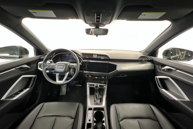 Used 2025 Audi Q3 2.0T Premium image 9