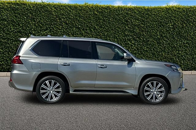 Used 2016 Lexus LX 570 4WD w/ Luxury Package image 3