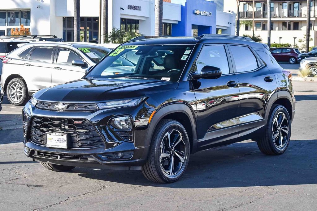 Used 2023 Chevrolet TrailBlazer RS w/ Sun and Liftgate Package image 3