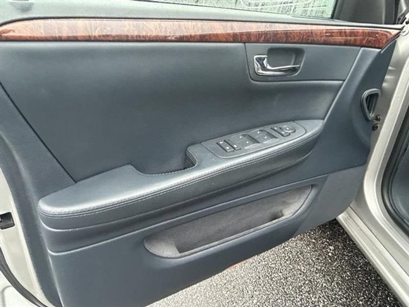 Used 2008 Cadillac DTS Limousine FWD image 17