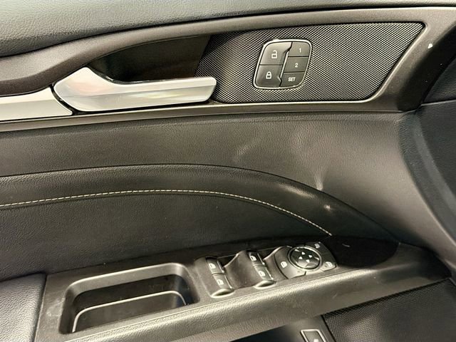 Used 2019 Ford Fusion Energi Titanium FWD image 17