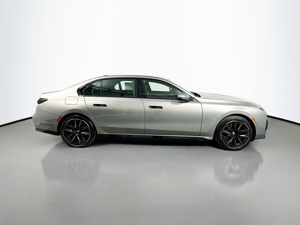 Used 2025 BMW i7 eDrive50 w/ Executive Package image 4